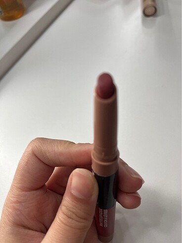  Beden Loreal ruj