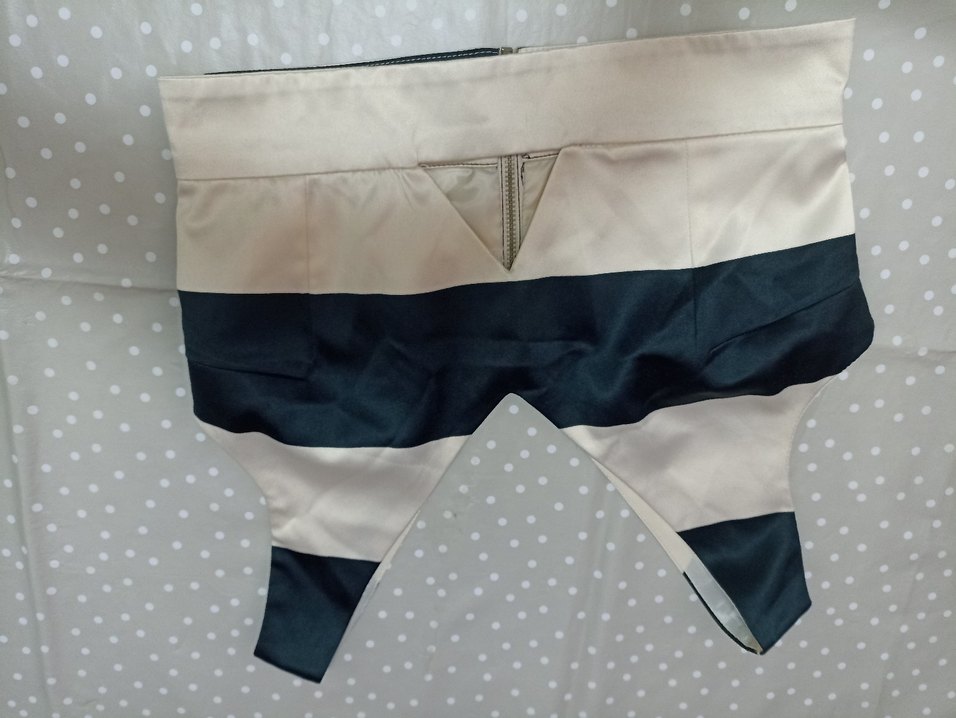 V Yaka Düğmeli Midi Büstiyer - Görsel 3