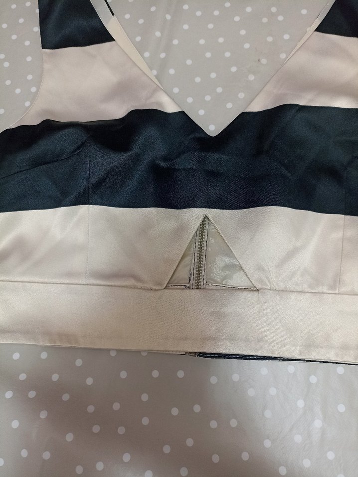 V Yaka Düğmeli Midi Büstiyer - Görsel 2