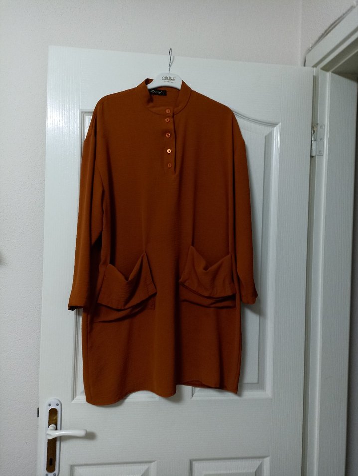 Düğmeli Uzun Kollu Kahverengi Midi Tunik - Görsel 2