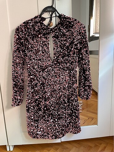 Zara pembe pullu elbise