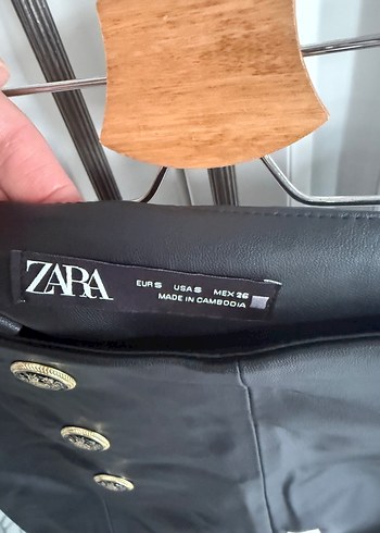 Düğmeli Siyah suni deri şort - Görsel 2