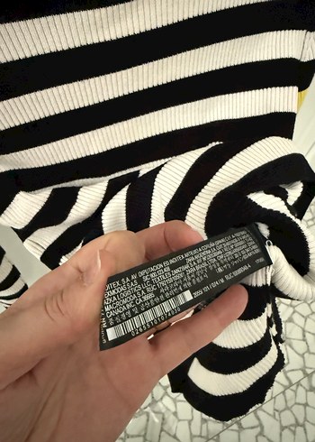 Siyah Beyaz Çizgili Sarı Detaylı Kazak - Görsel 5