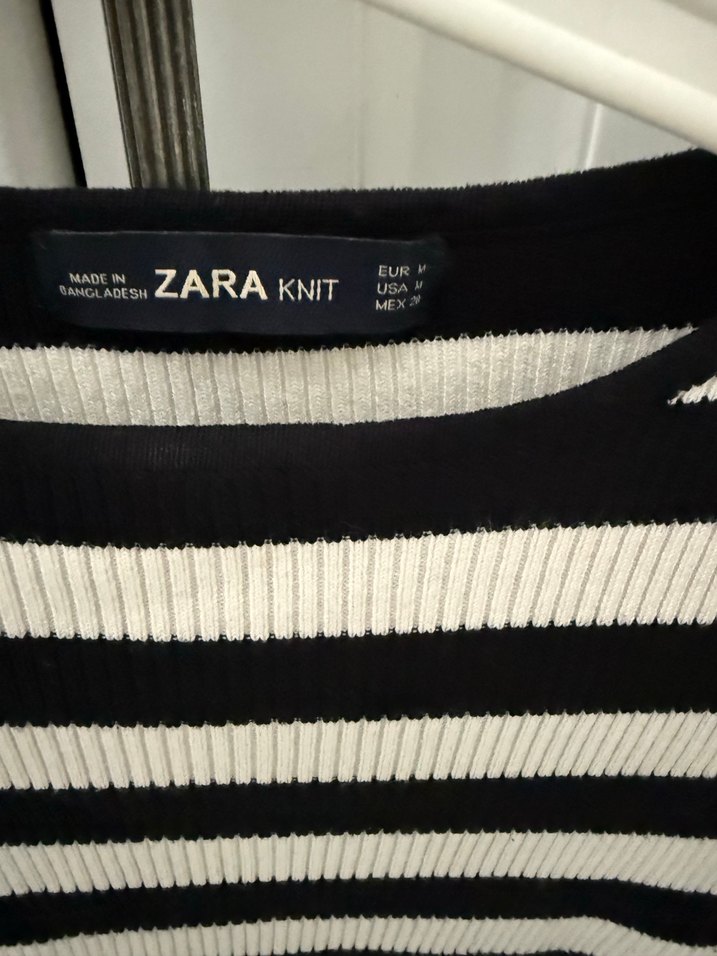 Siyah Beyaz Çizgili Sarı Detaylı Kazak - Görsel 2