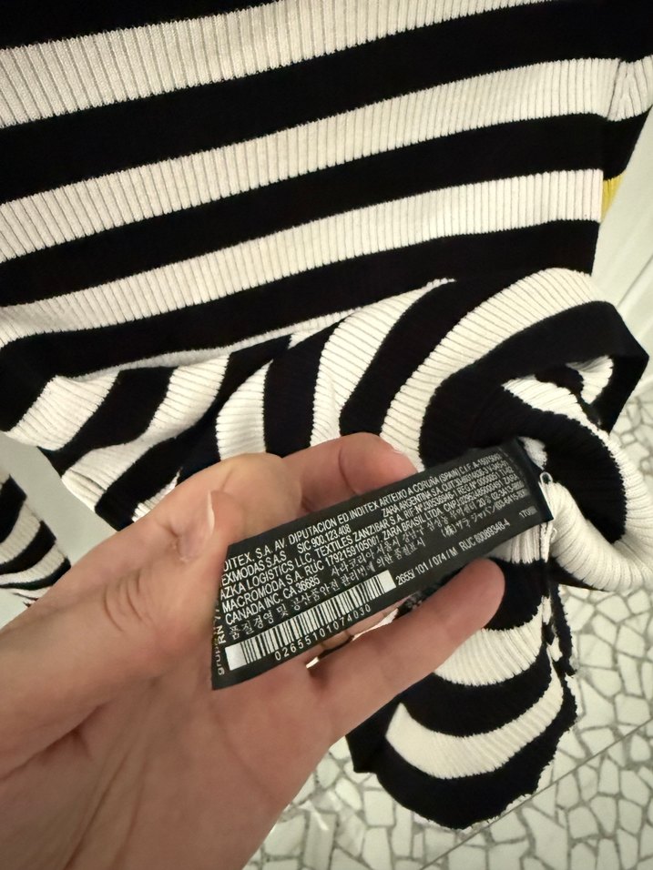 Siyah Beyaz Çizgili Sarı Detaylı Kazak - Görsel 5