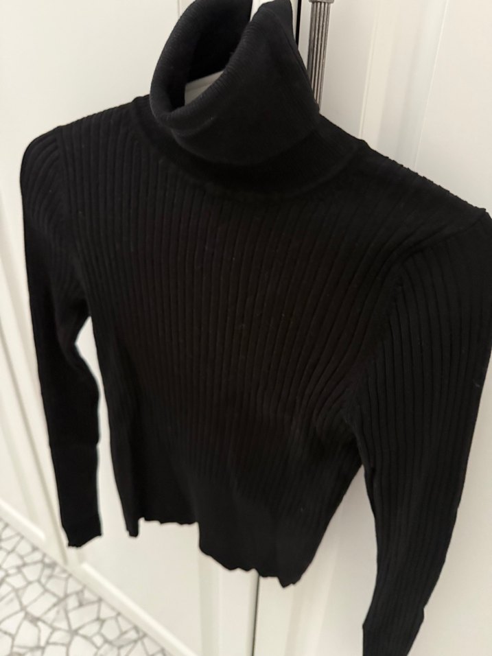 Kadın Siyah Boğazlı Pilili Triko - Görsel 3