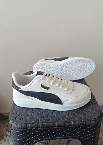 Puma Beyaz Siyah Kadın Spor Ayakkabı
