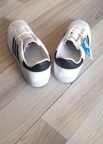41 Beden Beyaz Adidas Kadın Spor Ayakkabı