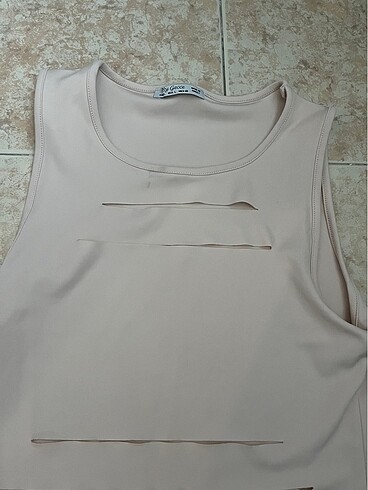 l Beden Kesik Detaylı Bej Rengi Crop Bluz