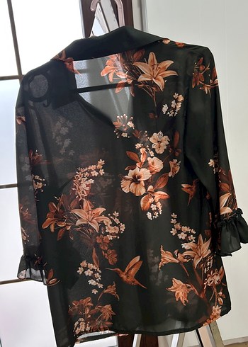 Düğmeli V Yaka Kadın Kahverengi Desenli Gömlek - Görsel 3