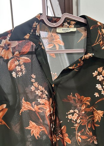 Düğmeli V Yaka Kadın Kahverengi Desenli Gömlek - Görsel 2