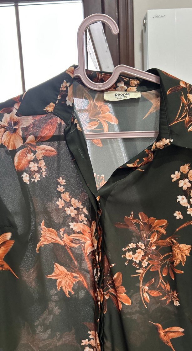 Düğmeli V Yaka Kadın Kahverengi Desenli Gömlek - Görsel 2