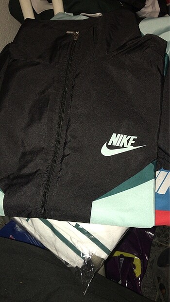 Nike paraşüt kumaş yağmurluk