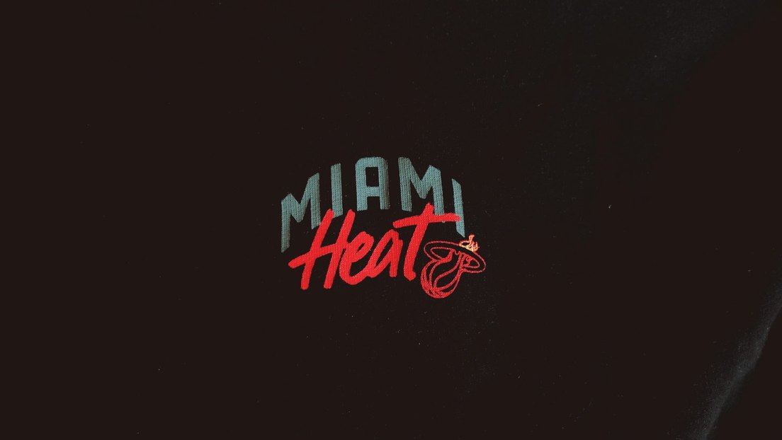 Kırmızı Kapüşonlu Erkek Sweatshirt - Görsel 3