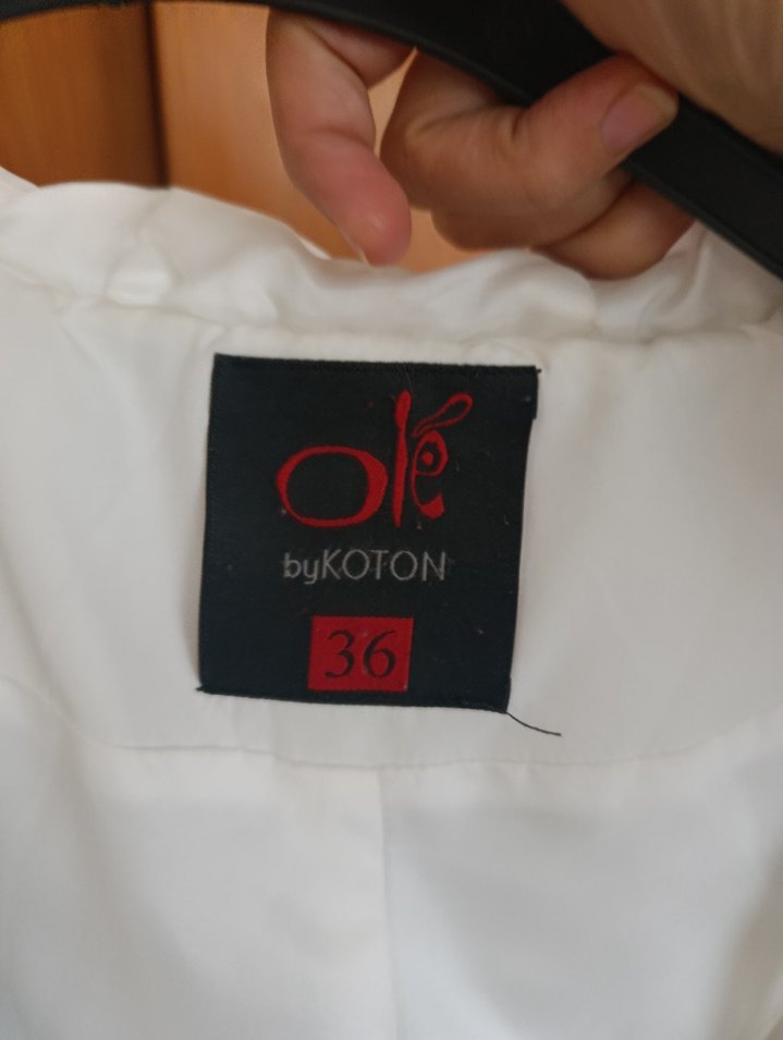 koton 36 beden Kürk Detaylı Beyaz Kolsuz Şişme Yelek - Görsel 3