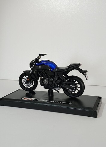  1:18 Yamaha MT-07 figür