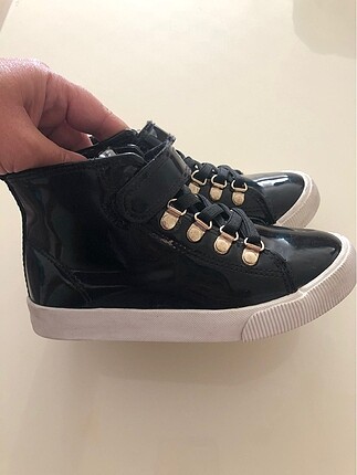H&M 28 numara siyah rugan bot
