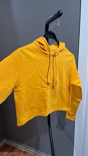 SARI CROP SWEATSHİRT