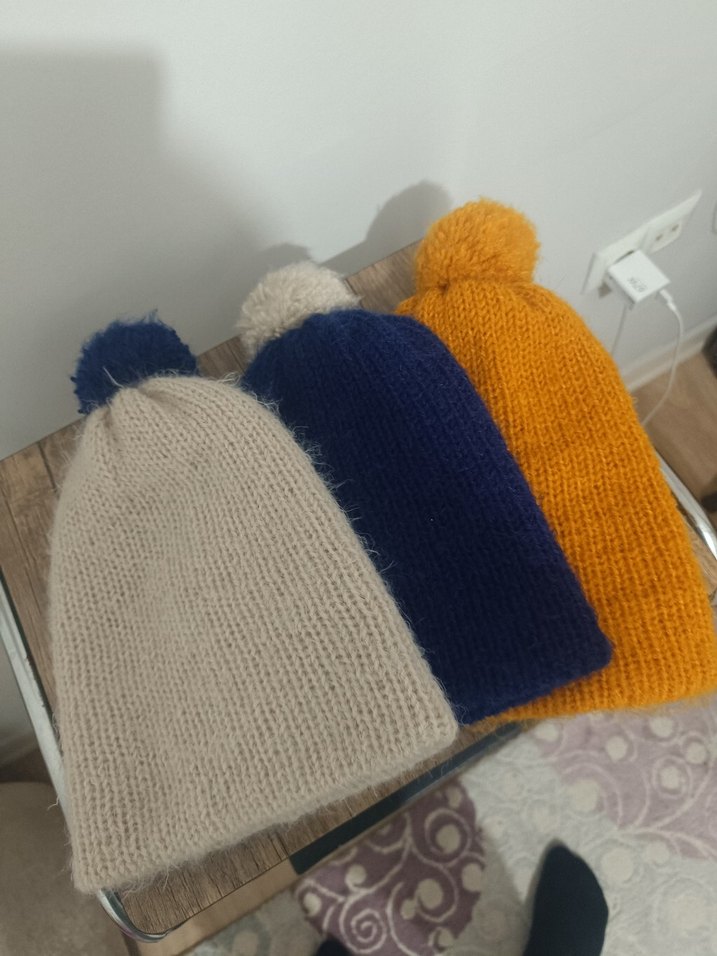 Kadın Renkli Ponponlu Örgü Bere - Görsel 2