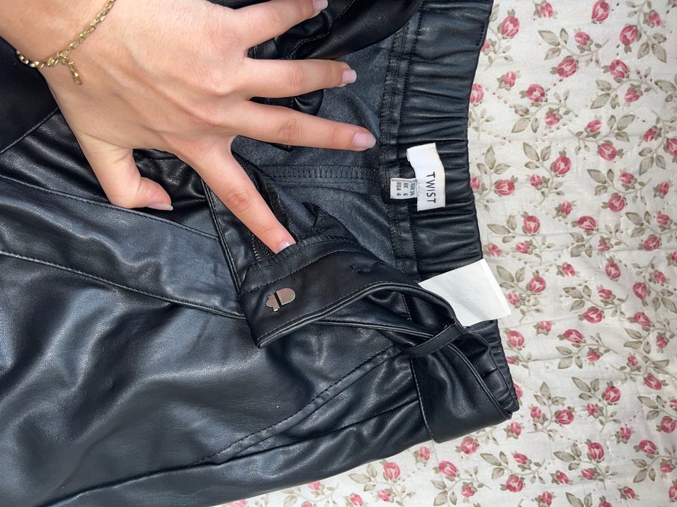 Kadın Siyah Deri Kuşaklı Rahat Pantolon - Görsel 4