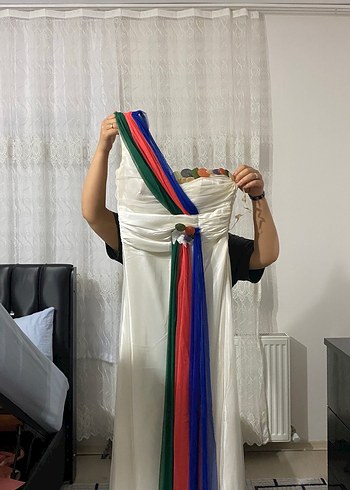 beyaz renkli abiye