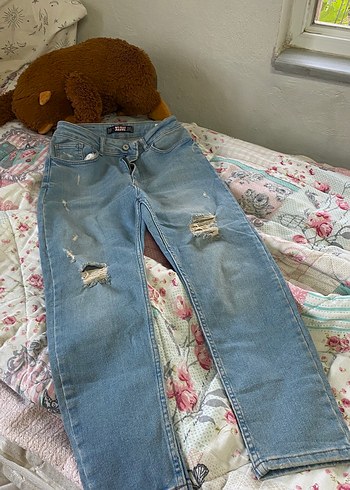 Zara Kadın Açık Mavi Rahat Kesim Midi Kot Pantolon