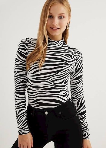 Zebra Desenli Boğazlı Kadın Bluz - Görsel 3
