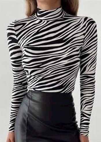 Zebra Desenli Boğazlı Kadın Bluz - Görsel 2