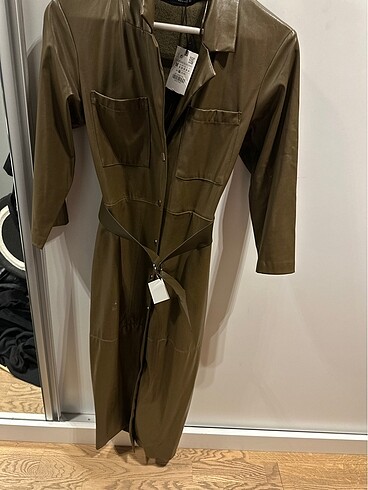 Zara marka suni derş yağ yeşili önden kemerli dore çıtçıt düğmrl