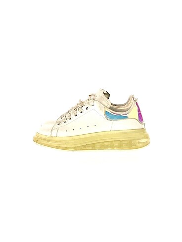 Alexander McQueen Spor Ayakkabı %70 İndirimli.