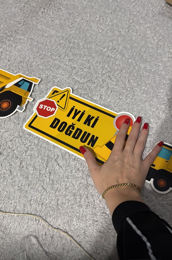 Sarı Pop Kültür Temalı 2 Yaşında Rozet - Görsel 5