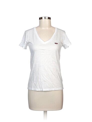 Levis T-shirt %70 İndirimli.