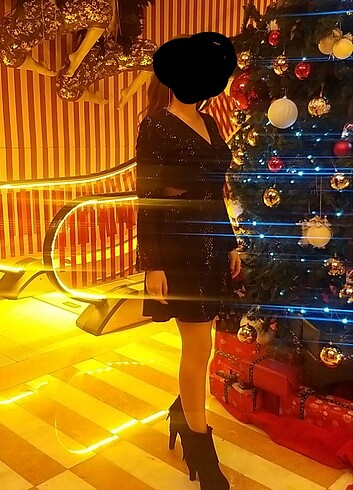 m Beden Uzun kollu pullu parlak mini elbise