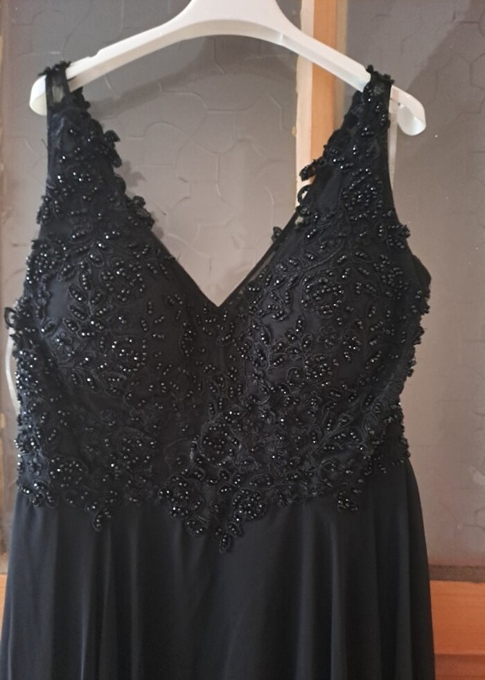 Siyah güpürlü  abiye elbise - Görsel 2