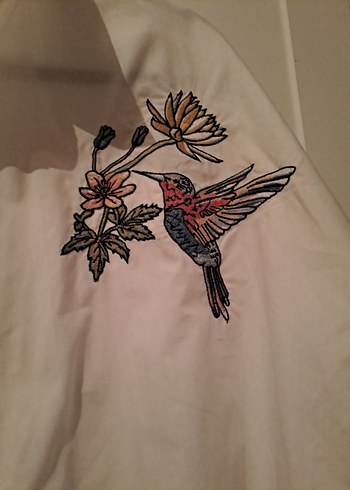 Nakışlı Beyaz katlanabilir Kol Gömlek - Görsel 3