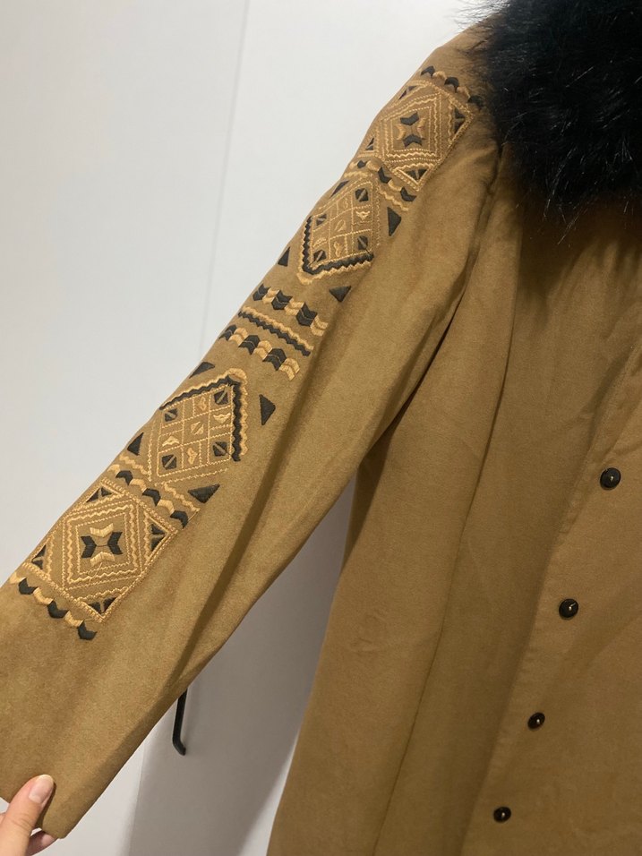 Kürk Detaylı Nakışlı Uzun Süet Kadın Kaban - Görsel 2