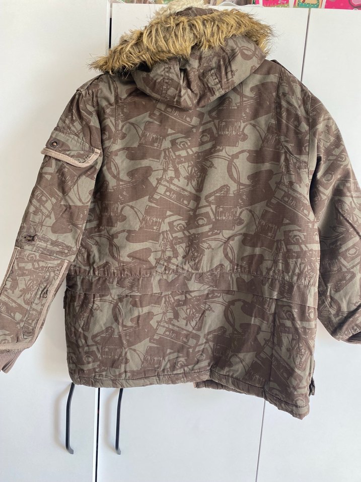 Erkek Çocuk Kamuflaj Desenli Düğmeli Mont - Görsel 3