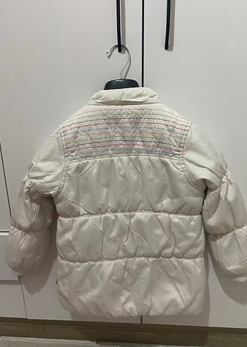 Düğmeli Beyaz Nakışlı Kız Mont - Görsel 2