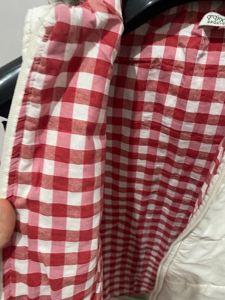 Düğmeli Beyaz Kapüşonlu Kadın Yelek - Görsel 2