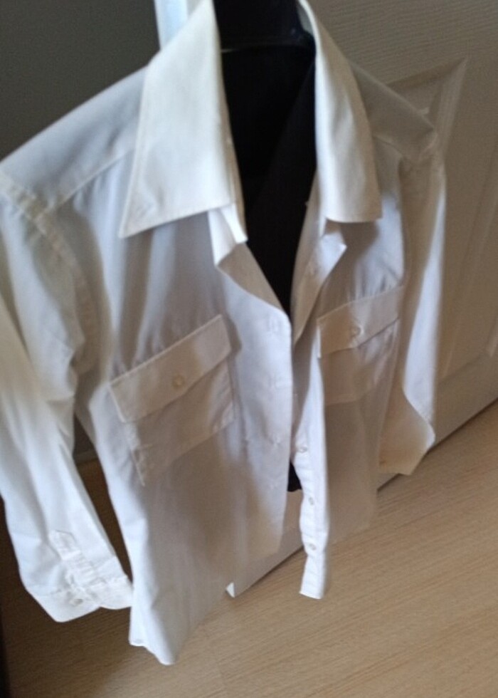 Beyaz gömlek  - Görsel 2