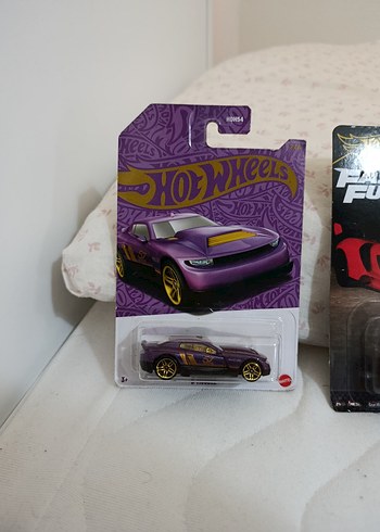 Mor Hot Wheels Oyuncak Araba