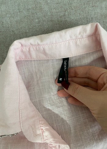 m Beden Yakası taş detaylı pembe crop gömlek