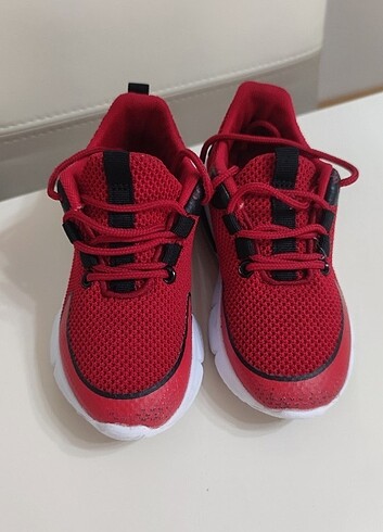 27 Beden ÇOCUK SPOR AYAKKABI