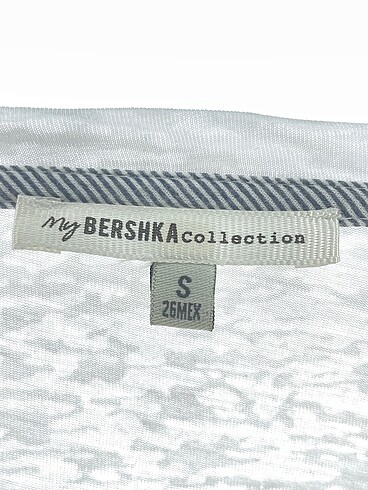 s Beden beyaz Renk Bershka T-shirt %70 İndirimli.