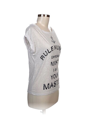 Bershka Bershka T-shirt %70 İndirimli.