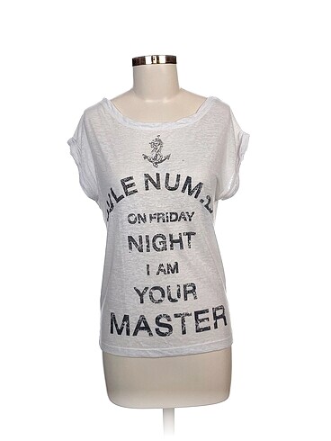 Bershka T-shirt %70 İndirimli.