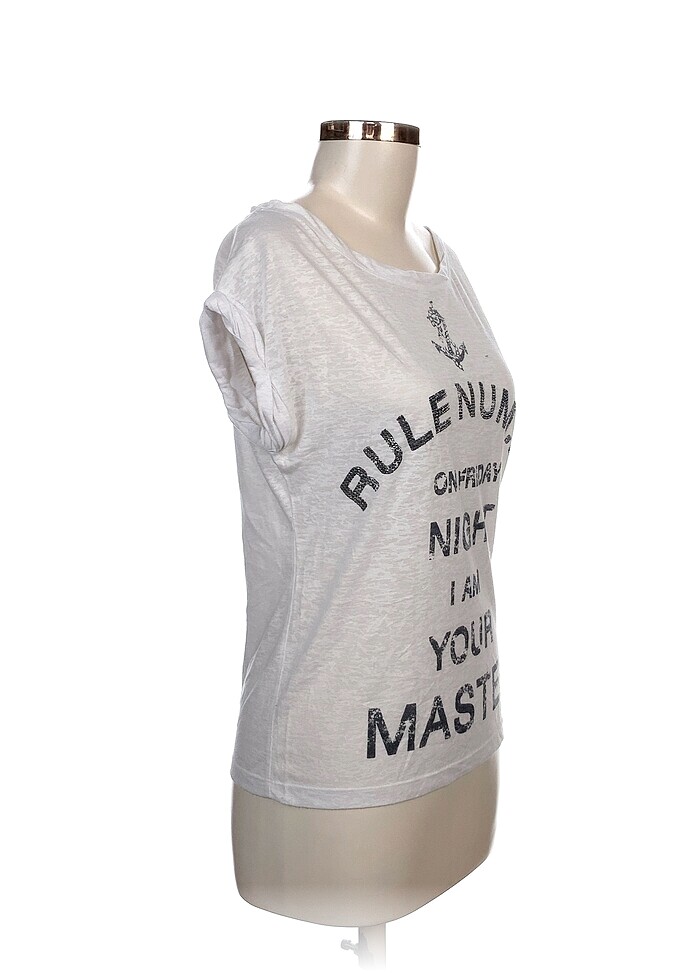 Bershka T-shirt %70 İndirimli. - Görsel 2