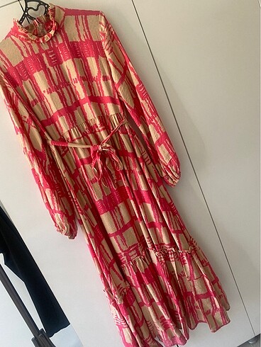 Kuşaklı tesettür elbise - Görsel 6