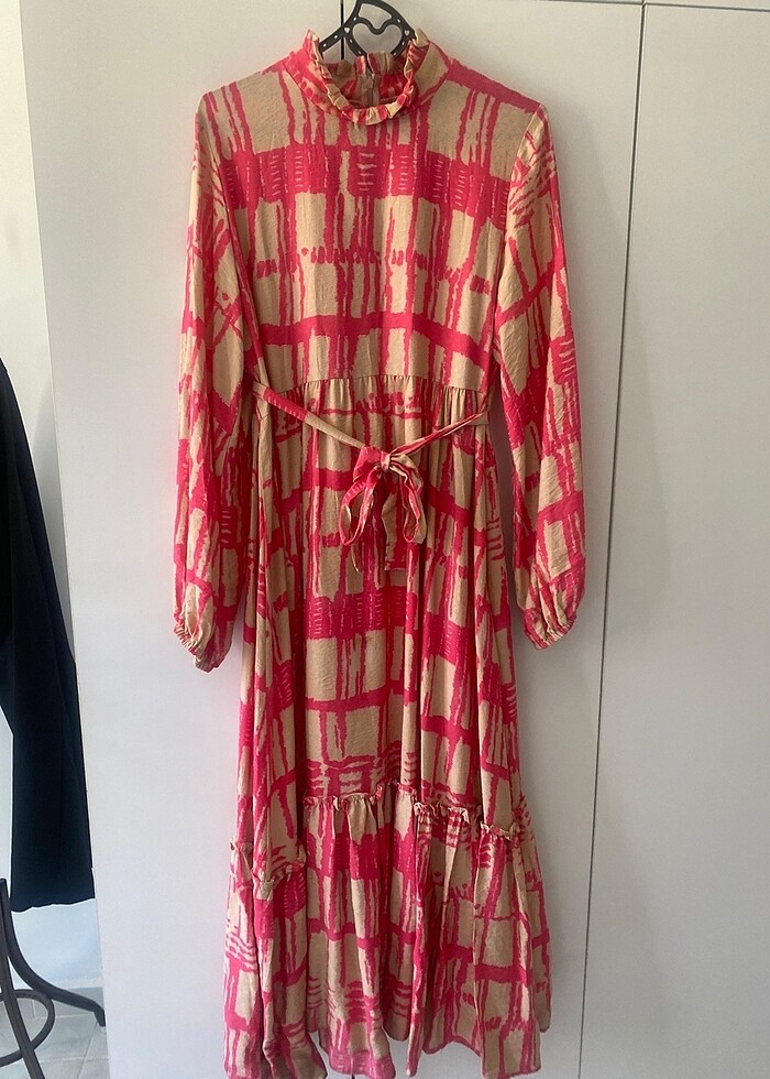 Kuşaklı tesettür elbise - Görsel 3