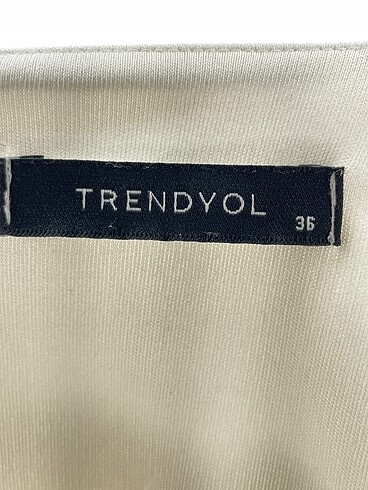 36 Beden beyaz Renk Trendyol & Milla Kısa Elbise %70 İndirimli.